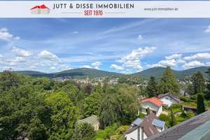 Edles Flair mit traumhafter Aussicht auf Baden-Baden / 4 Zimmer, 2 große Balkone und Kamin – Die vollständige Adresse der Immobilie erhältst du vom Anbieter., 76530 Innenstadt, Baden-Baden – Vorschaubild 1