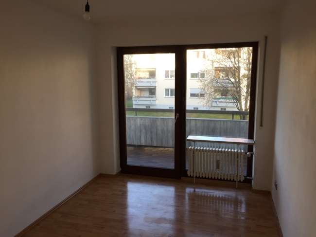 Immobilie in Freilassing - Gelegenheit: Sehr schöne 2-Zimmer Wohnung mit großem Balkon in ruhiger Wohnlage! - Bild 2