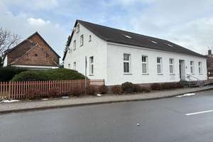 Attraktives Mehrfamilienhaus für Kapitalanleger  – Die vollständige Adresse der Immobilie erhältst du vom Anbieter., 6889 Kropstädt – Vorschaubild 1