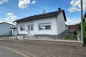 Beckingen-Düppenweiler, freist. Bungalow mit Garten + Garage – Die vollständige Adresse der Immobilie erhältst du vom Anbieter., 66701 Beckingen – Vorschaubild 2