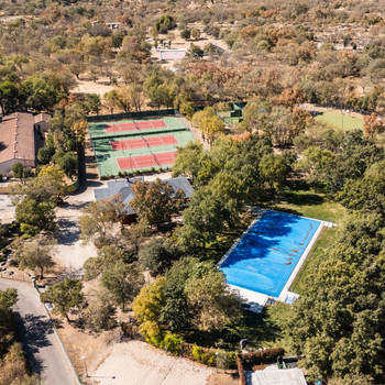 **Exklusive Villa in einer exklusiven, bewachten Wohnanlage mit Club und 24-Stunden-Sicherheitsdiens