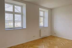 Offene Küche, 3 Zimmer, Parkett, neues Bad mit Dusche und Wanne