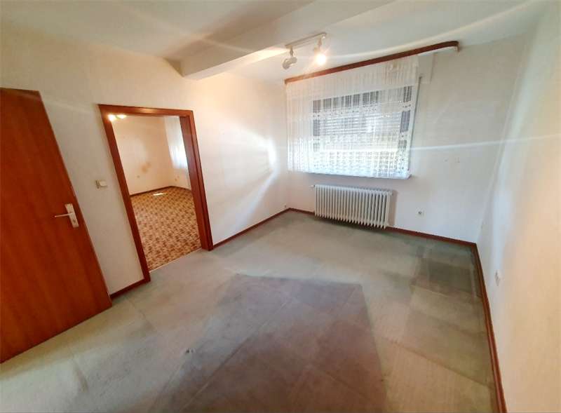 Immobilie in Hünstetten - *Nur 14 Minuten bis Idstein, Super für die Großfamilie und Autofreunde, viele Garagen+ großer Garten - Bild 8