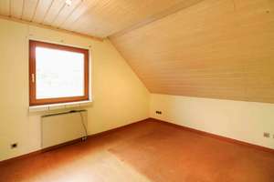 Gepflegtes 7-Zi.-Zuhause mit Garten, 2 Garagen und Carportstellplatz in Delligsen – Die vollständige Adresse der Immobilie erhältst du vom Anbieter., 31073 Delligsen – Vorschaubild 12