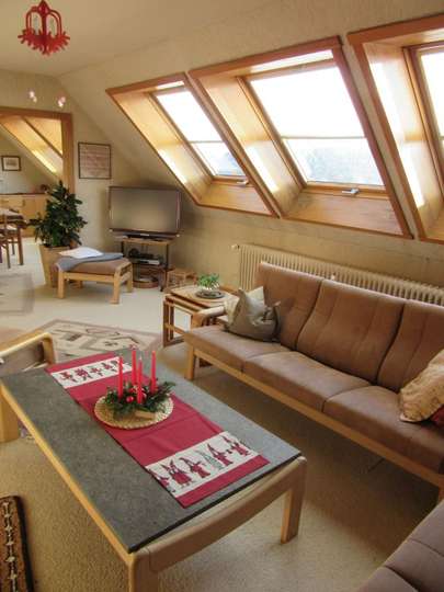 Wohnzimmer-/Eßzimmer 1 DG Wohnzimmer-/Eßzimmer 1 DG