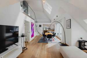 ***RESERVIERT*** Exklusives Dachgeschosswohnen mit Galerie, Lift und sonniger Dachterrasse – Die vollständige Adresse der Immobilie erhältst du vom Anbieter., 81827 Waldtrudering, München – Vorschaubild 2
