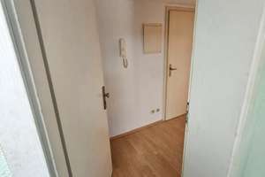 Individuelle 2-Zimmer-Wohnung im Dachgeschoss zu vermieten