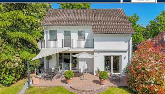 Bild von Stilvolles Einfamilienhaus auf großzügigem Grundstück
