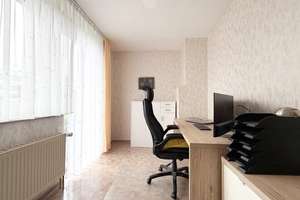 Flexibles Wohnkonzept: Großzügiges Wohnhaus mit Arbeitsbereich und Garten in 78586 Deilingen – Die vollständige Adresse der Immobilie erhältst du vom Anbieter., 78586 Deilingen – Vorschaubild 14