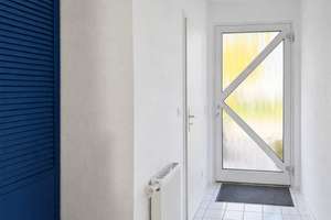 Kurzfristig bezugsfrei! Baujahr 2000 | Pkw-Stellplatz | EBK optional | ausgebautes Studio | Garten – Die vollständige Adresse der Immobilie erhältst du vom Anbieter., 4158 Wiederitzsch, Leipzig – Vorschaubild 2