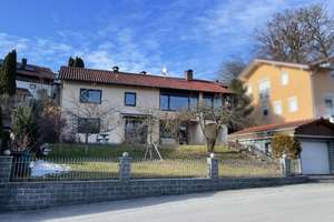 Schönes Zweifamilienhaus mit Garten - familienfreundlich & vielseitig! – Die vollständige Adresse der Immobilie erhältst du vom Anbieter., 94577 Winzer – Vorschaubild 1