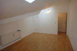 Charmante, gemütliche 2,5-Zimmer-Altbau-DG-Wohnung in Rheinnähe für junge Leute – Kanzlerstraße 29, 47119 Laar, Duisburg – Vorschaubild 4