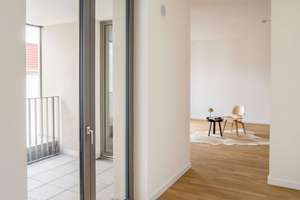 3-Zimmer-Neubauwohnung mit offenem Wohnkonzept und großer Süd-Terrasse zum Innenhof – Weimarer Straße 1, 10625 Charlottenburg, Berlin – Vorschaubild 4