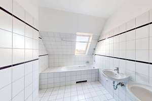 Altbauwohnung mit zwei Terrassen in oberster Etage - provisionsfrei – Buddestraße 7, 13507 Tegel, Berlin – Vorschaubild 5