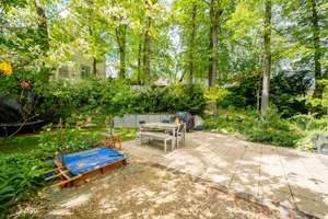 Wohnen im Grünen – außergewöhnliches Reihenendhaus in Königstein / A Unique Green Retreat in One of 