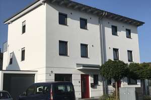 Neuwertige, sonnige DHH in ruhiger Lage - Befristung der Miete bis 31.07.2028 – Die vollständige Adresse der Immobilie erhältst du vom Anbieter., 93053 Kasernenviertel, Regensburg – Vorschaubild 2