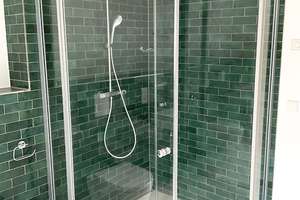Neubaukomfort: 2 Zimmer mit Glaswand-Loggia, kompakter Schnitt, Einbauküche, Walk-In-Dusche, Aufzug – Hildesheimer Straße 452, 30519 Wülfel, Hannover – Vorschaubild 7