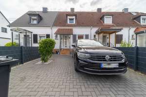 Vollständig renoviertes Reihenhaus mit großem Garten und Stellplatz