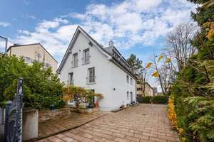 Kernsaniertes Mehrfamilienhaus mit Gewerbeeinheit