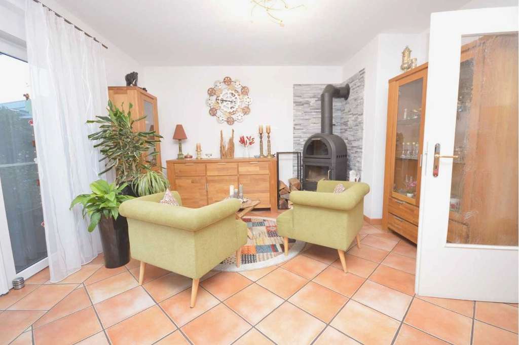 Immobilie in Schwülper - Wunderschöne, top gepflegte Doppelhaushälfte mit liebevoll angelegtem Garten, Keller + Garage. - Bild 4