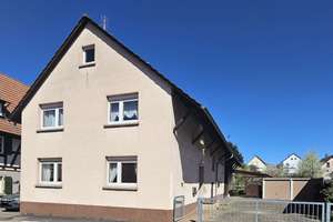 Einfamilienhaus mit Scheune, großem Hof und Garten
