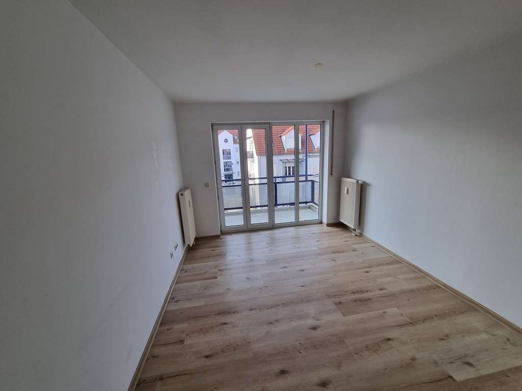 Immobilie in Dohna - Bezugsfreie 3-Zimmer-Wohnung mit Balkon im 2. OG in Dohna - Bild 2