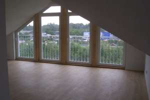 Sehr grosszügige und lichtdurchflutete Dachgeschosswohnung