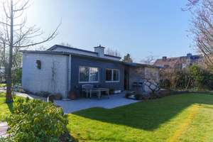Exklusiver Bungalow mit Wintergarten & großzügigem Garten