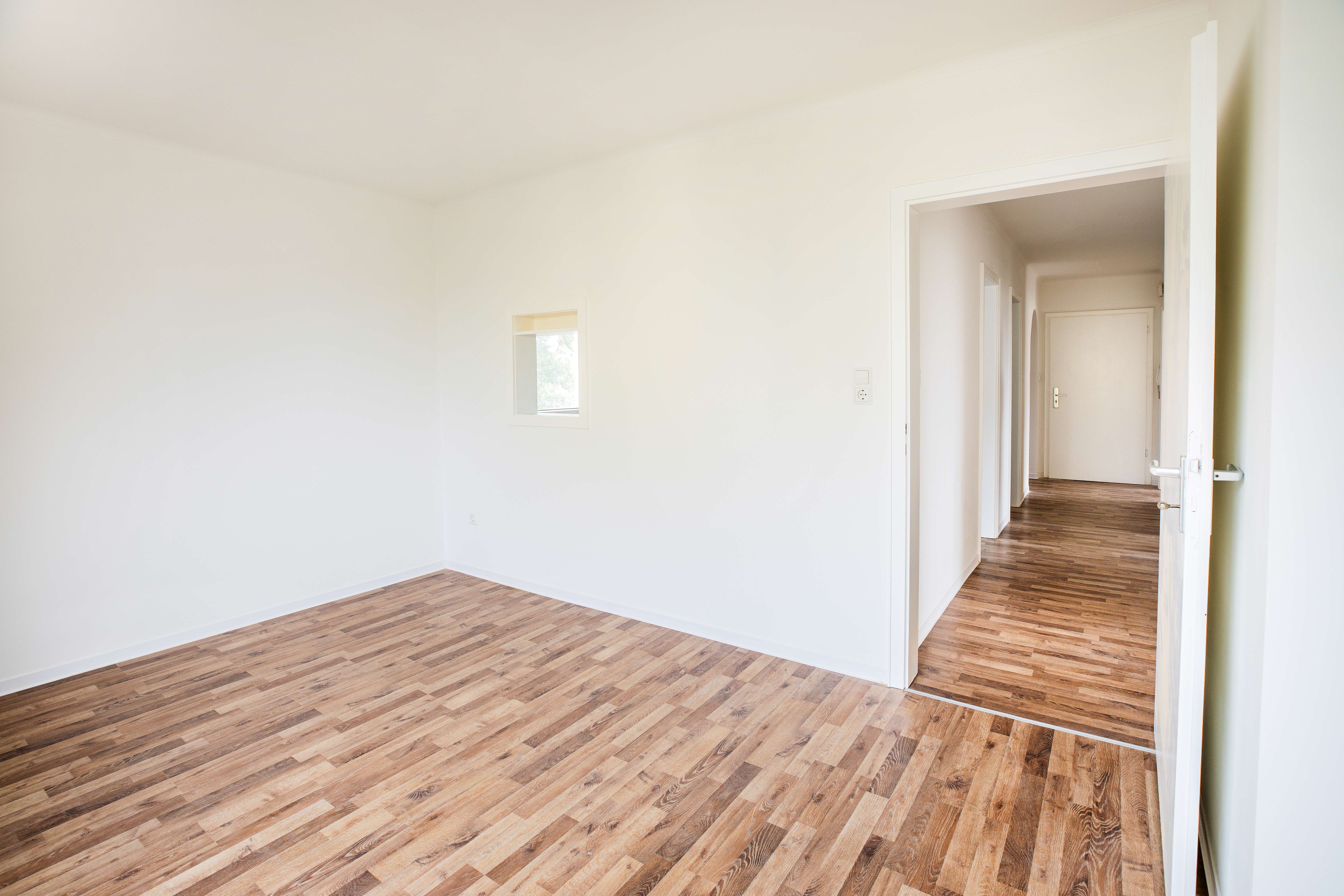 Immobilie in Eckersdorf - Sanierte 5-Zimmer-Wohnung auf 2 Ebenen mit Balkon, Garage und Gartenanteil - Bild 4