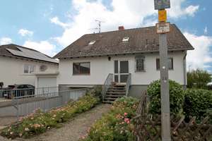 Großzügiges Einfamilenhaus mit 2 Garagen in Trebur – Die vollständige Adresse der Immobilie erhältst du vom Anbieter., 65468 Trebur – Vorschaubild 1