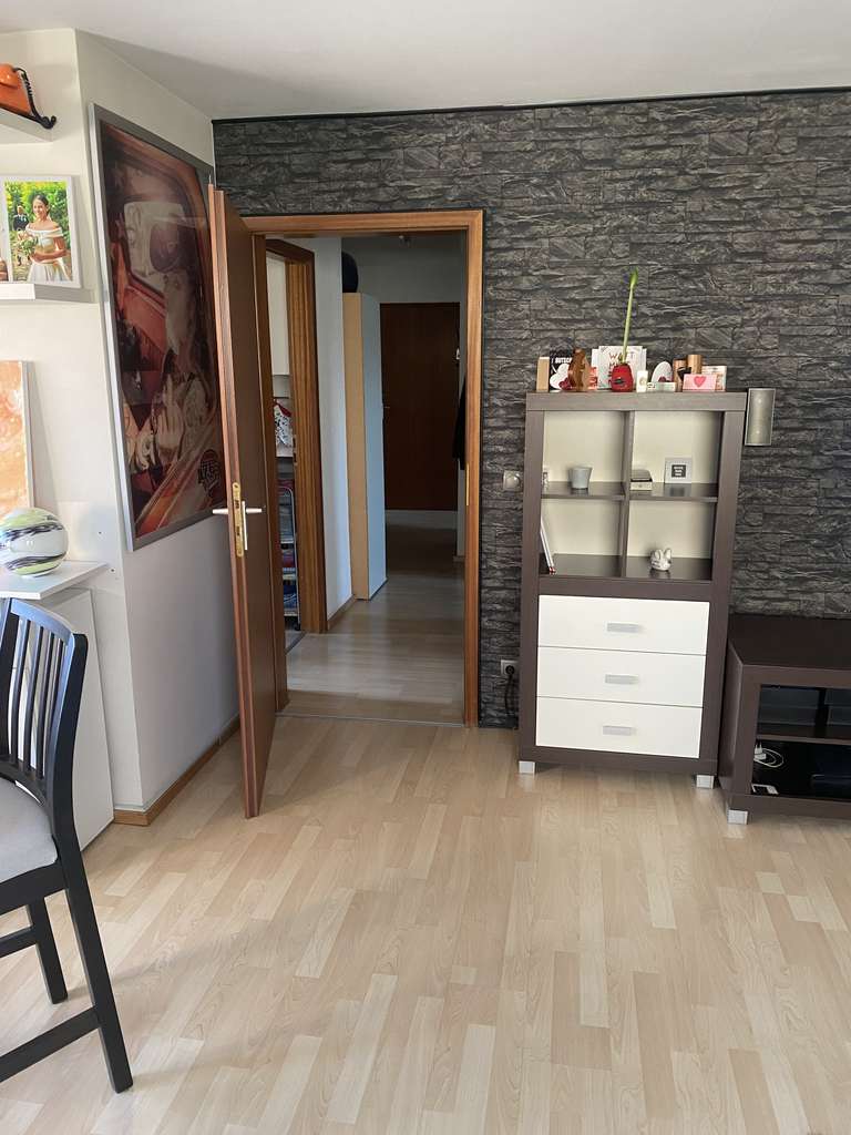 Immobilie in Hirschberg an der Bergstraße - Leutershausen, Feldrandlage. 3 Zimmer, Küche, Bad, Dachbalkon plus extra Gäste WC. Povisionsfrei - Bild 3