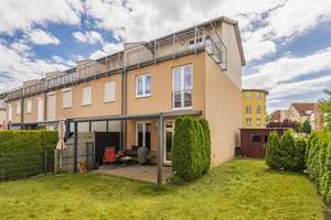 Familientraum mit neuer Küche, gemütlichem Garten & Dachterrasse – modernes Reihenendhaus zum Wo