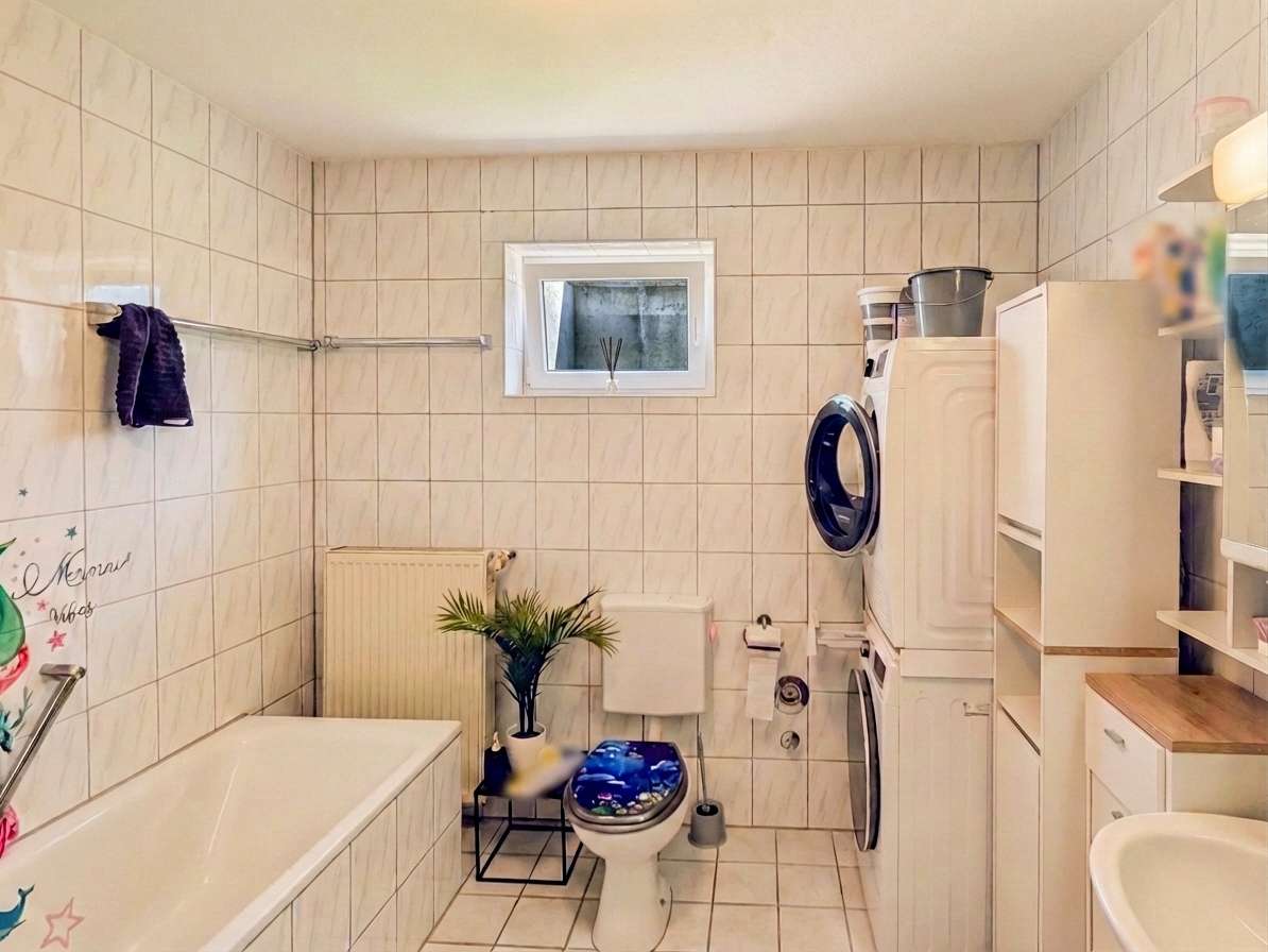 Immobilie in Auenwald - Gemütliche 3-Zimmer-Wohnung mit sonnigem Balkon und Naturblick - Bild 3