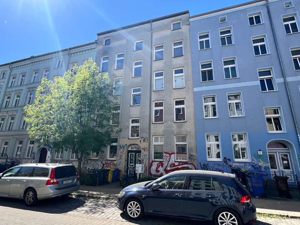 Immobilie in Rostock - Renditesicheres Mehrfamilienhaus mit Balkonen - Bild 2