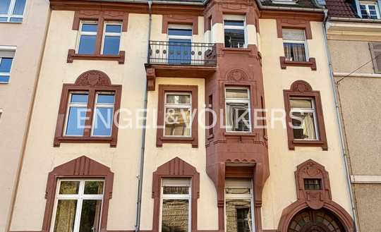 Altbauklassiker mit Charme: Großzügige 4,5 Etagenwohnung mit Balkon in LU-Süd!
