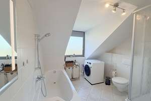 FRANK IMMOBILIEN - Zuhause ankommen –  lichtdurchflutete Dachgeschosswohnung  mit sonniger Terrasse! – Die vollständige Adresse der Immobilie erhältst du vom Anbieter., 12524 Altglienicke, Berlin – Vorschaubild 7