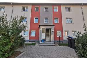 2 Zimmerwohnung mit Balkon in einem energetisch sanierten Mietshaus.