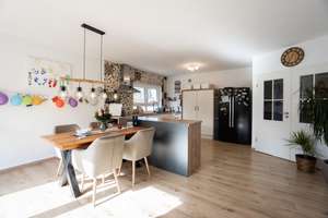 Familienglück mit Perspektive - Moderne, nachhaltige Doppelhaushälfte mit Ausbaureserve – Die vollständige Adresse der Immobilie erhältst du vom Anbieter., 71083 Herrenberg – Vorschaubild 3