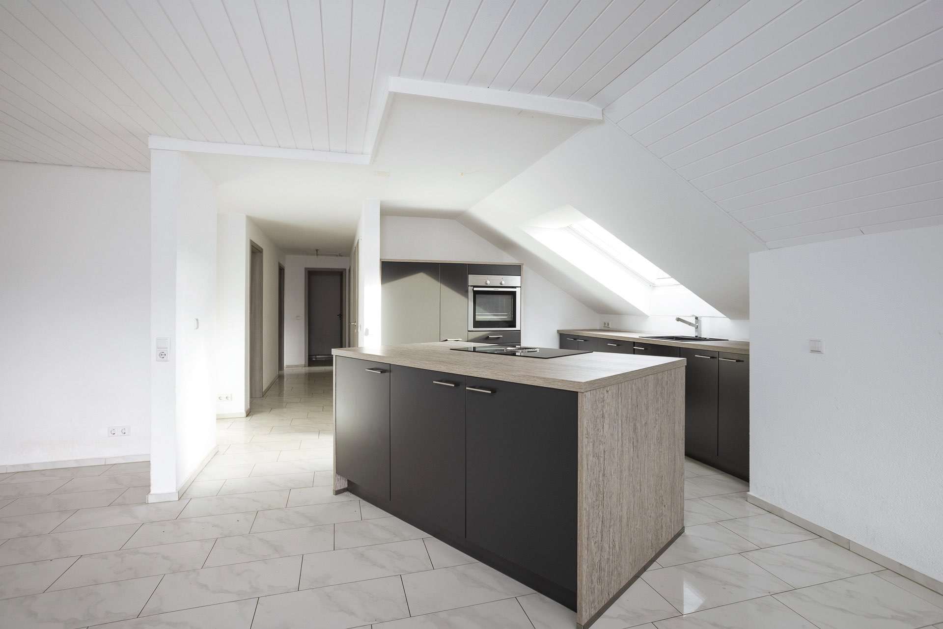 Immobilie in Grenzach-Wyhlen - Idyllisches WEITBLICKHEIM in Rührberg - moderne 3 Zi.-Whg, Panoramabalkon, Kochinsel & 2 Stellplätze - Bild 2