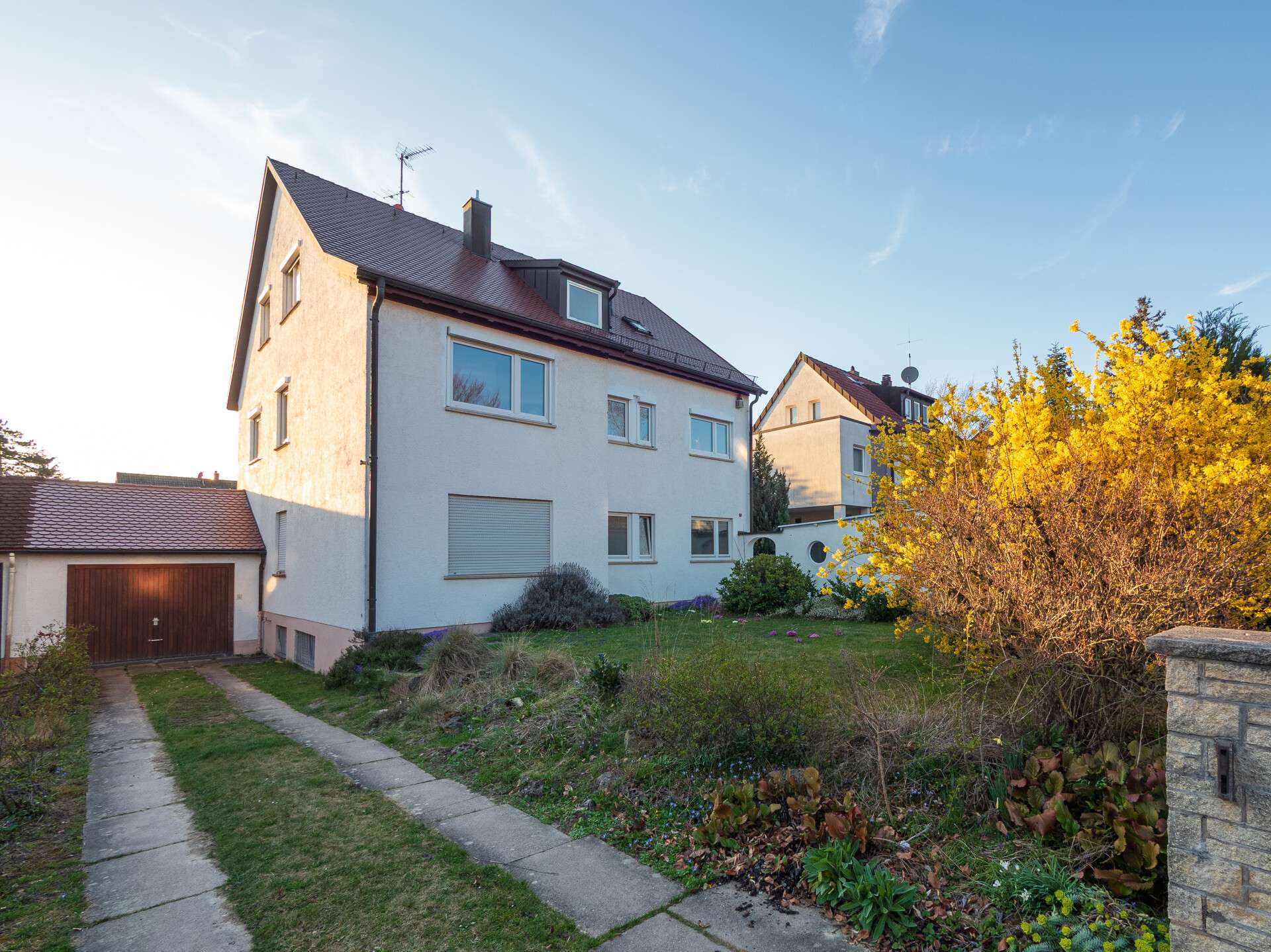 Sonnenberg-Juwel: Helle 3-Zimmer-Dachgeschoss-Wohnung mit Gartenflair, Stuttgart – Bild 3