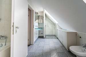 Wohnen zwischen Natur und urbaner Nähe – Dachgeschosswohnung mit Galerie und zwei Balkonen – Die vollständige Adresse der Immobilie erhältst du vom Anbieter., 80939 Obere Isarau, München – Vorschaubild 19