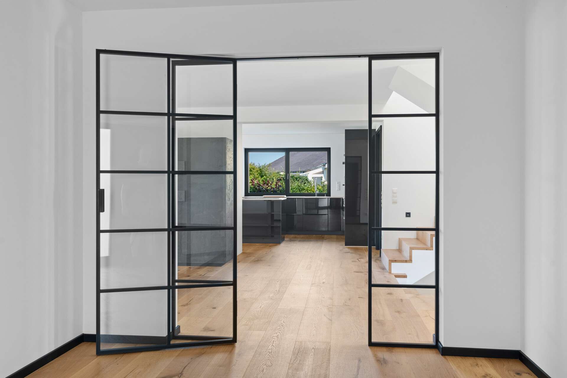 Immobilie in Rotthalmünster - Neuerbaute Landhausvilla für 1 - 2 Familien mit exklusiver Ausstattung in erhöhter und ruhigen Lage - Bild 3