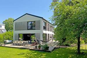 Modernes Architektenhaus auf weitläufigem Grundstück in Hamburg-Lurup zum Kauf - Wentzel Dr. – Die vollständige Adresse der Immobilie erhältst du vom Anbieter., 22547 Lurup, Hamburg – Vorschaubild 9