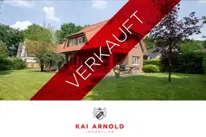 EINZIEHEN UND WOHLFÜHLEN. FAMILIENTRAUM MIT SONNIGEM GARTEN UND HOHER PRIVATSPHÄRE. – Ammerland (Kreis) – Vorschaubild 1