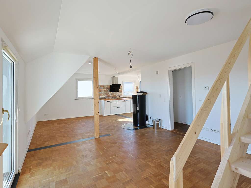 Immobilie in Schlaitdorf - Moderne, helle Dachgeschoss-Wohnung mit Süd-Balkon und fantastischem Fernblick - Bild 1