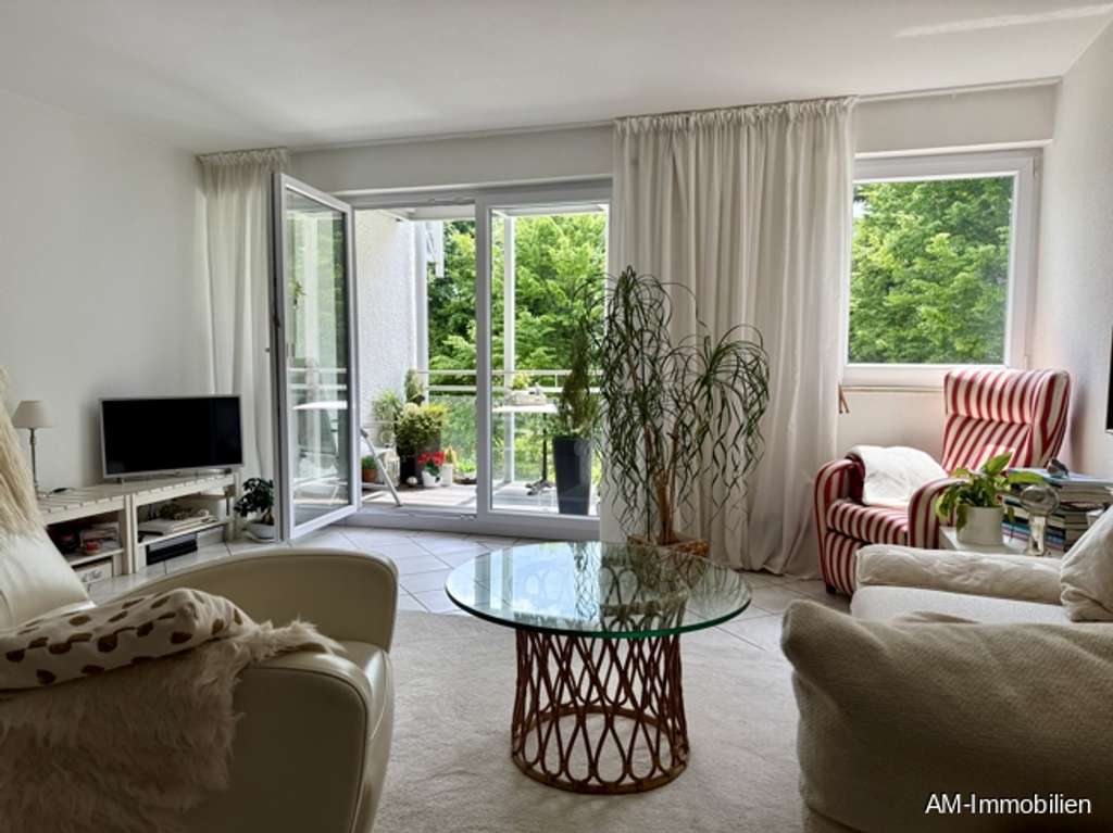 Genial stadt- und seenah! Sehr großzügige 2,5-Zimmer-ETW mit Balkon und Blick ins Grüne!