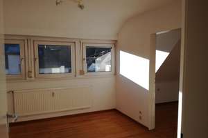 Alltagstaugliche 4-Zimmer-Wohnung in Stuttgart Dürrlewang – Die vollständige Adresse der Immobilie erhältst du vom Anbieter., 70565 Rohr, Stuttgart – Vorschaubild 3