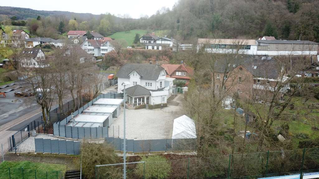 Immobilie in Biebergemünd - Großzüg. Zweifamilienhaus m. Baugrundstück  Wohnen & Investieren im Spessart - Bild 1