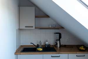 Provisionsfrei und mit neuer EBK: Helle, geräumige 2-Zimmer-Dachgeschosswohnung – 91056 Heiligenloh, Erlangen – Vorschaubild 7