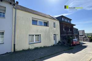 Ein-/ bis Zweifamilienhaus in ruhiger Lage von Stolberg Velau! – Die vollständige Adresse der Immobilie erhältst du vom Anbieter., 52222 Stolberg (Rheinland) – Vorschaubild 1